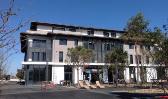 Un véritable lieu de vie naît autour d’une placette et des commerces au quartier Larochefoucauld d'Anglet