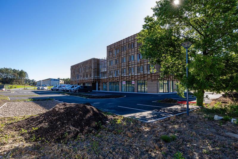 Le bâtiment CANOPÉE prend place au sein de la nouvelle zone économique de l'Escoutère.